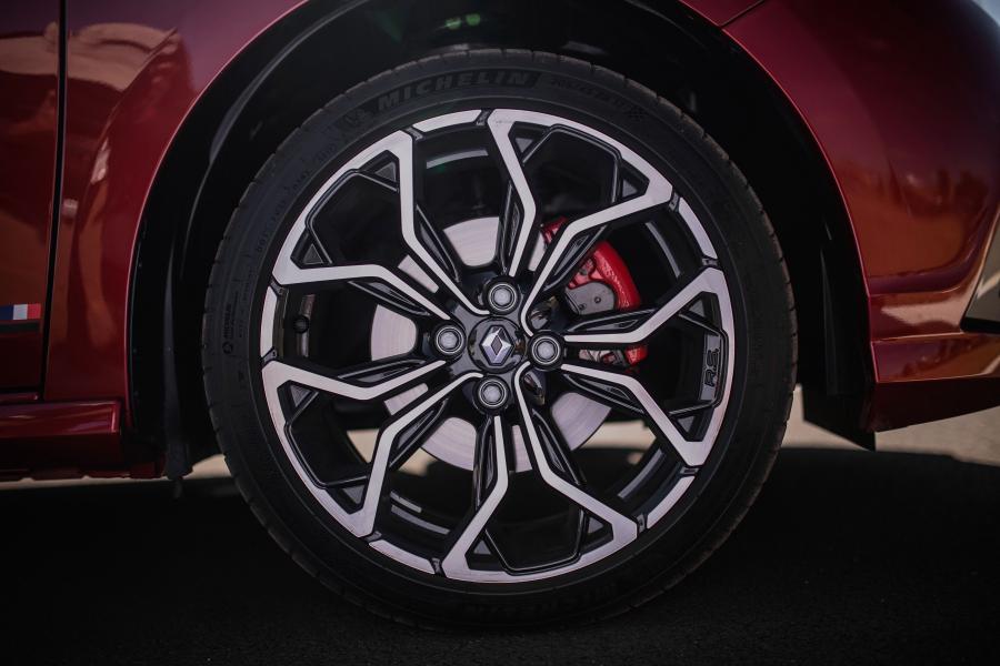 Колеса Renault Sandero R.S. 2019 года  (фото 17 из 49)